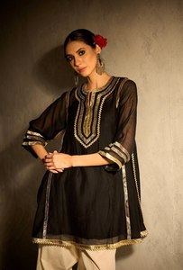 Ensemble Kurta en rayonne pour femme avec broderie dorée et pantalon palazzo crème – Tenue ethnique indienne traditionnelle, coupe ample, longueur cheville - Product Image 5