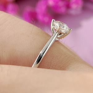 Anillo Solitario de Moissanita Redonda East West, Plata 925 Original, Regalo para Fiestas, Joyería Fina de Estilo Floral para Aniversarios, para Parejas - Product Image 5