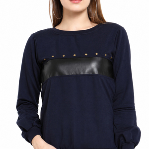 Sudadera de punto informal para mujer, azul marino, con cuello redondo, manga larga, panel de cuero negro y remaches dorados, para otoño - Product Image 1
