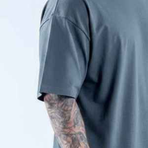 T-shirt gris à manches courtes et col rond pour homme, coupe classique, décontracté, en jersey tricoté uni, design simple - Product Image 2
