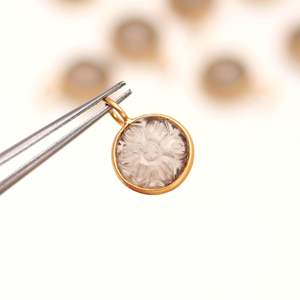 Colgante de Cuarzo Ahumado Natural Tallado en Forma de Flor con Baño de Oro Vermeil, Plata de Ley 925, Gema de Cuarzo Ahumado, Joyería de Cristal Curativo - Product Image 3