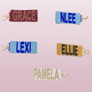 Elegante y Novedoso Llavero con Nombre de Cuentas para Estilos de Letras en Contraste, Pulsera Ajustable, Conveniente para Recuerdos de Eventos y Regalos de Fiesta - Product Image 2