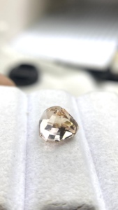 มอร์แกไนต์ธรรมชาติแท้รับรองคุณภาพ รูปทรงหัวใจแฟนซี คุณภาพสีและความเงางามเยี่ยม เบอร์ริลธรรมชาติ 4.08 กะรัต สะอาดตา ระดับ Loupe - Product Image 5