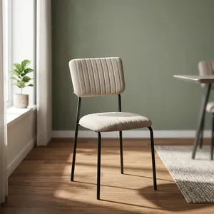 Chaise de salle à manger moderne en velours gris avec dossier à cannelures verticales, pieds en métal noir, siège rembourré sans accoudoirs pour salle à manger - Product Image 6