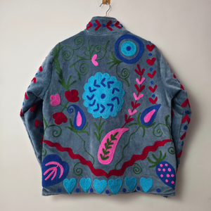 Chaqueta Acolchada Suzani de Terciopelo Bordado y Tejido a Mano, Transpirable, para Mujer, Estilo Boho, Floral, Artesanal, Ecológica, para Verano e Invierno - Product Image 5