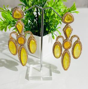 Pendientes Largos Geométricos de Lujo en Color Amarillo, Chapados en Oro con Pedrería, Joyería de Moda para Mujer, Novia, Boda - Product Image 1