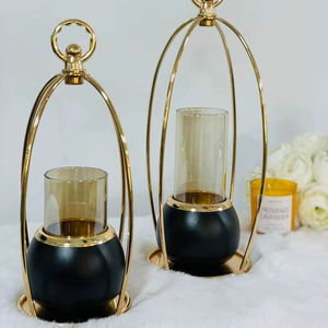 Porte-bougie en laiton massif, fabrication artisanale, décoratif, style antique, pour table, de Quality Enterprises. - Product Image 1