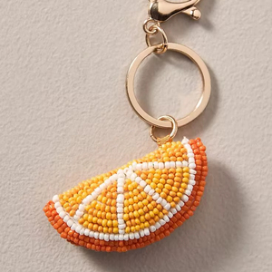Llavero artesanal de rodaja de naranja con cuentas, colgante para bolso con forma de fruta, bonito regalo de verano - Product Image 1