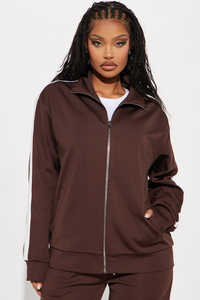 Conjunto Deportivo Personalizado con Pedrería, Pantalones Deportivos Anchos y Sudadera con Capucha - Product Image 4