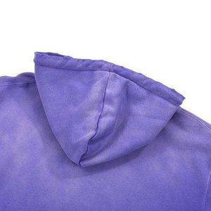 Sweat à capuche streetwear coupe classique, logo personnalisé, effet vieilli et délavé, 100% coton molletonné 300g, hiver, écoresponsable - Product Image 4