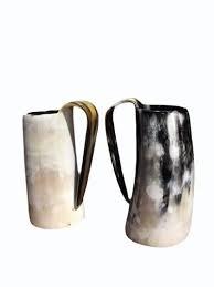 Mug en corne gravé d'inspiration viking, fabriqué à partir de corne naturelle sélectionnée, avec surface taillée et polie à la main, et résistant aux aliments. - Product Image 3