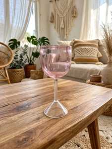 Gobelet classique à long pied en plastique rose incassable, réutilisable et sans BPA pour fêtes et mariages - Product Image 1