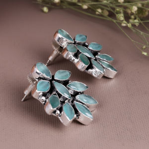 Pendientes Étnicos Tribales Bohemios de Latón Plateado Oxidado |   Pendientes de botón con diseño de flor de ónix |   Joyería india vintage para fiestas - Product Image 3