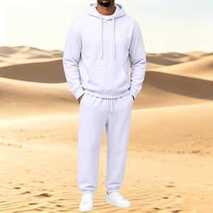 Ensemble de survêtement contemporain pour homme, veste athlétique élégante et pantalon de performance assorti - Product Image 1