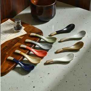 Cuillères à soupe ramen en porcelaine bleue dégradée, couleur personnalisée, style classique japonais, cuillère asiatique pour nouilles, design classique par UO - Product Image 1