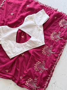 Nuevo lanzamiento de Año Nuevo: Saree de textura crujiente con diseño de detalles hechos a mano, borde festoneado y blusa de diseñador con bordado en contraste. - Product Image 6