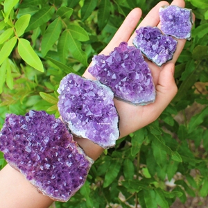 Geoda de Amatista Natural de Calidad Premium, Cristal en Racimo, Gema de Color Púrpura Intenso, Piedra Curativa, Mineral Druzy en Bruto, Hecho a Mano para el Hogar - Product Image 1