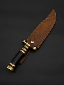 Couteau de chasse artisanal en acier Damas avec lame à pointe dentelée et étui en cuir, conception à lame pleine longueur - Product Image 6