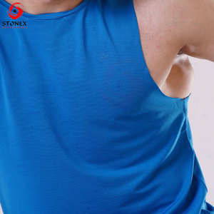 Débardeur pour homme OEM en polyester à séchage rapide, sans manches, design personnalisé, gilet de sport, fabricant en gros, approvisionnement en vrac - Product Image 3