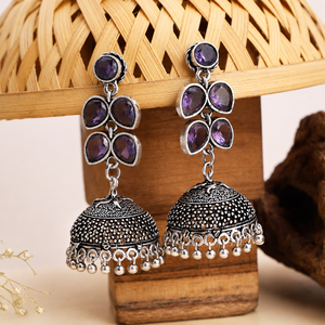 Fournisseur de Confiance : Boucles d'Oreilles Jhumka Chandelier Bollywood en Argent Oxydé avec Améthyste Violette Taillée Poire et Sertissage Clos, pour Fêtes, Vente en Gros - Product Image 1