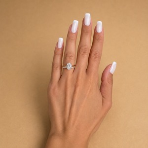 Bague de fiançailles ovale en diamant de laboratoire de 2 carats avec alliance pavée en or jaune 14 carats, clarté VVS2, certifiée IGI - Product Image 1