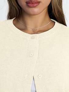 Cardigan en tricot crème pour femme, manches longues, col rond, boutonné, coupe courte - Product Image 2