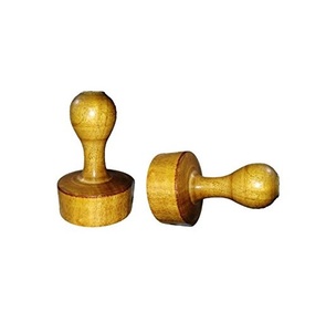 Écraseur à purée en bois fait main à partir d'un seul bloc de bois, lot de 2 cuillères royales - Product Image 1