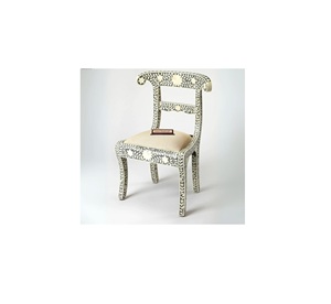 Chaise en résine avec incrustations en os, fabriquée à la main, aux textures riches, rehaussant le décor contemporain et classique - Product Image 5