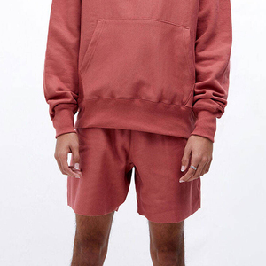 Conjunto Deportivo Informal para Hombre, Sudadera con Capucha Roja y Pantalones Cortos, 100% Algodón, Color Sólido, Cierre con Cordón, Corte Regular - Product Image 3