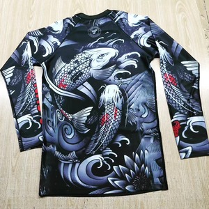 เสื้อรัดกล้ามเนื้อ MMA สำหรับผู้ชาย รับทำโลโก้ตามสั่ง OEM แบบซับลิเมชั่น สำหรับ BJJ No Gi มวยไทย แขนยาว สำหรับฝึกซ้อมในยิม - Product Image 2