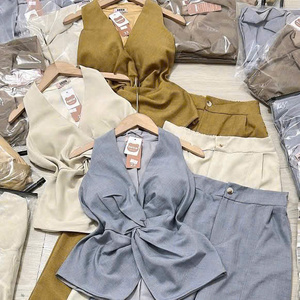 ชุดเซ็ตสองชิ้นผ้าฝ้ายสำหรับผู้หญิง สไตล์ลำลองใส่สบาย เหมาะกับฤดูร้อน ทรงเข้ารูป แฟชั่นธรรมชาติ ซักได้ บรรจุภัณฑ์แบบกำหนดเอง ผลิตในเวียดนาม - Product Image 1