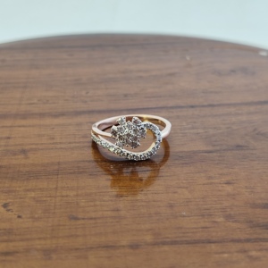 Bague Namivaa en or rose 14 carats avec diamants, motif floral en grappe et halo, design torsadé élégant, pour femme, idéale pour les fêtes et le quotidien, bijoux fins, finition polie, cadeau - Product Image 2