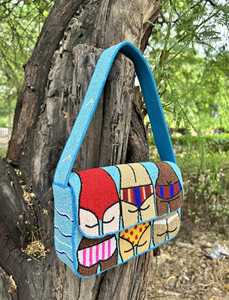 Bolso de hombro artesanal con bordados elegantes para mujer, con patrones decorativos de hilo y un atractivo moderno con trabajo de mano. - Product Image 3