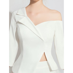Blazer Asimétrico con Hombros Descubiertos, un Top Estructurado Sofisticado que Redefine la Moda Laboral Moderna - Product Image 3