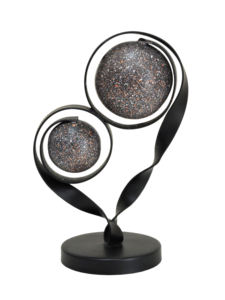 Escultura Abstracta de Aluminio Hecha a Mano, Dúo de Esferas Flotantes sobre Cintas Metálicas Retorcidas, Decoración Moderna para Mesa en Negro y Moteado - Product Image 3