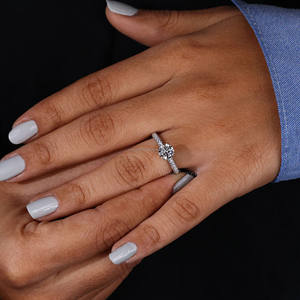 แหวนหมั้นเพชรแบบฮาโลซึ่งซ่อนอยู่ในห้องทดลองแหวนหมั้นทอง18K แข็งตัด IGI ได้รับการรับรองของขวัญวันครบรอบแต่งงานสามด้าน - Product Image 6