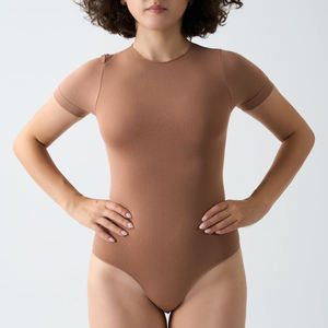 Combinaison unisexe 100 % polyester écologique à séchage rapide, coupe ajustée, col rond, manches courtes, fermeture à double bouton-pression, entrejambe brodé, haute qualité - Product Image 6