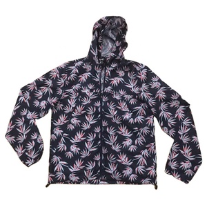 Chaqueta cortavientos ligera personalizable para hombre estilo casual impermeable con cierre de cremallera para el verano marcado con su logotipo - Product Image 3