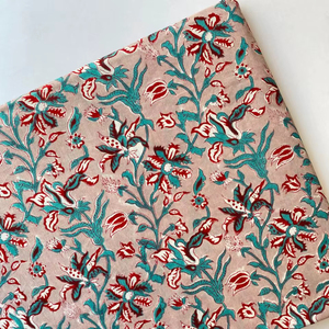 Tela de Algodón Elegante con Estampado Floral Jaipuri Sanganeri, Impresa a Mano, Ecológica, de Peso Medio, para Bolsos - Product Image 1