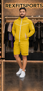 ชุดกีฬา REXFIT SPORTS 2026 สีเหลืองแบบกำหนดเอง ชุดเซ็ตเสื้อแจ็คเก็ตฮู้ดกันลมและกางเกงขาสั้นผ้าไนลอนสำหรับผู้ชาย ชุดกีฬาสองชิ้น พร้อมโลโก้แบบกำหนดเอง - Product Image 2