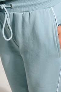 Pantalones Deportivos de Felpa de Algodón Grueso para Mujer, Corte Holgado, Cierre con Cordón Ajustable - Product Image 4