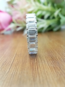 แหวนแต่งงานทรงเรเดียนท์ทันสมัยจาก D'VINS JEWELS ประดับเพชรทรงบริลเลียนต์สี D ขาว  วัสดุเงินและทอง  เพชรเพาะเลี้ยงในห้องปฏิบัติการ - Product Image 2