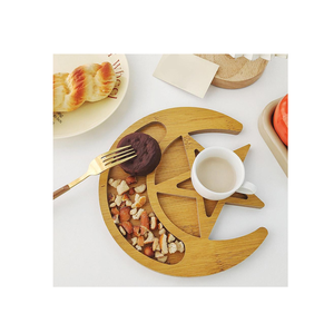 Bandeja de madera con diseño de luna y estrella para servir dátiles y dulces en Ramadán y como decoración festiva de mesa - Product Image 3