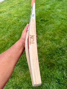 ไม้คริกเก็ต TON GUTSY ENGLISH WILLOW ขนาดมาตรฐาน - Product Image 3