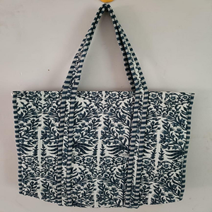 Sac fourre-tout matelassé en coton bleu et blanc uni, élégant, avec longues poignées d'épaule, fait main, réutilisable, pour femme - Product Image 1