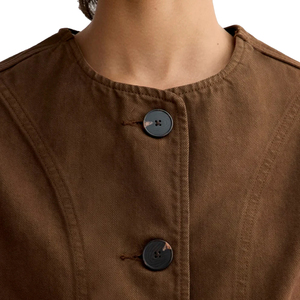 Blouson en jean personnalisé pour femme, marron cacao, coupe oversize, en coton, style workwear, vêtement d'extérieur haut de gamme, marque privée, fabricant OEM - Product Image 3