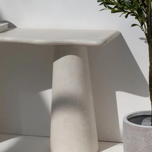 Mesa de Consola con Superficie de Microconcreto Moteado Vandana Lunaris Sierra, Diseño Moderno y Minimalista - Product Image 6