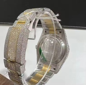 นาฬิกาข้อมือหรูหรา Diamond Iced Unisex ขนาด 40 มม. หน้าปัดทรงสี่เหลี่ยม แสดงวันที่แบบอนาล็อก ตัวเลขโรมัน กระจกแซฟไฟร์ ระบบควอตซ์ ETA ตัวเรือนสแตนเลส - Product Image 4