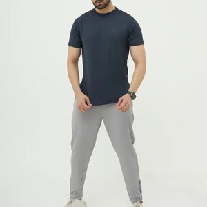 Camiseta Deportiva de Manga Corta para Hombre, Cuello Redondo, Secado Rápido, Color Sólido, Ajuste Deportivo, Ligera, de Poliéster, para Verano - Product Image 1