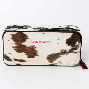 Bolso de mano rectangular de piel con patrón natural de vaca para mujer, con cierre de cremallera, estructurado, para noche o viaje - Product Image 1